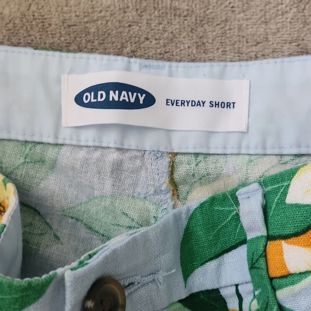 Shorts - Picture 2 of 3